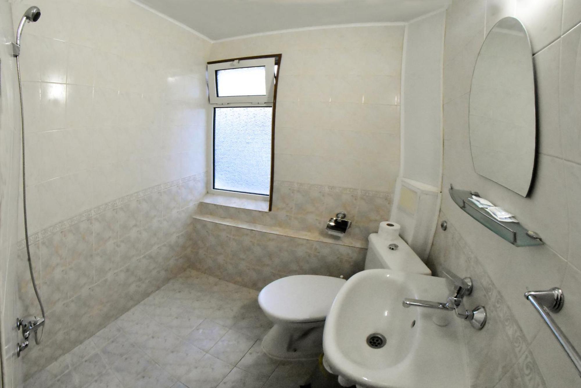 וראצה Hotel Rade 1 מראה חיצוני תמונה