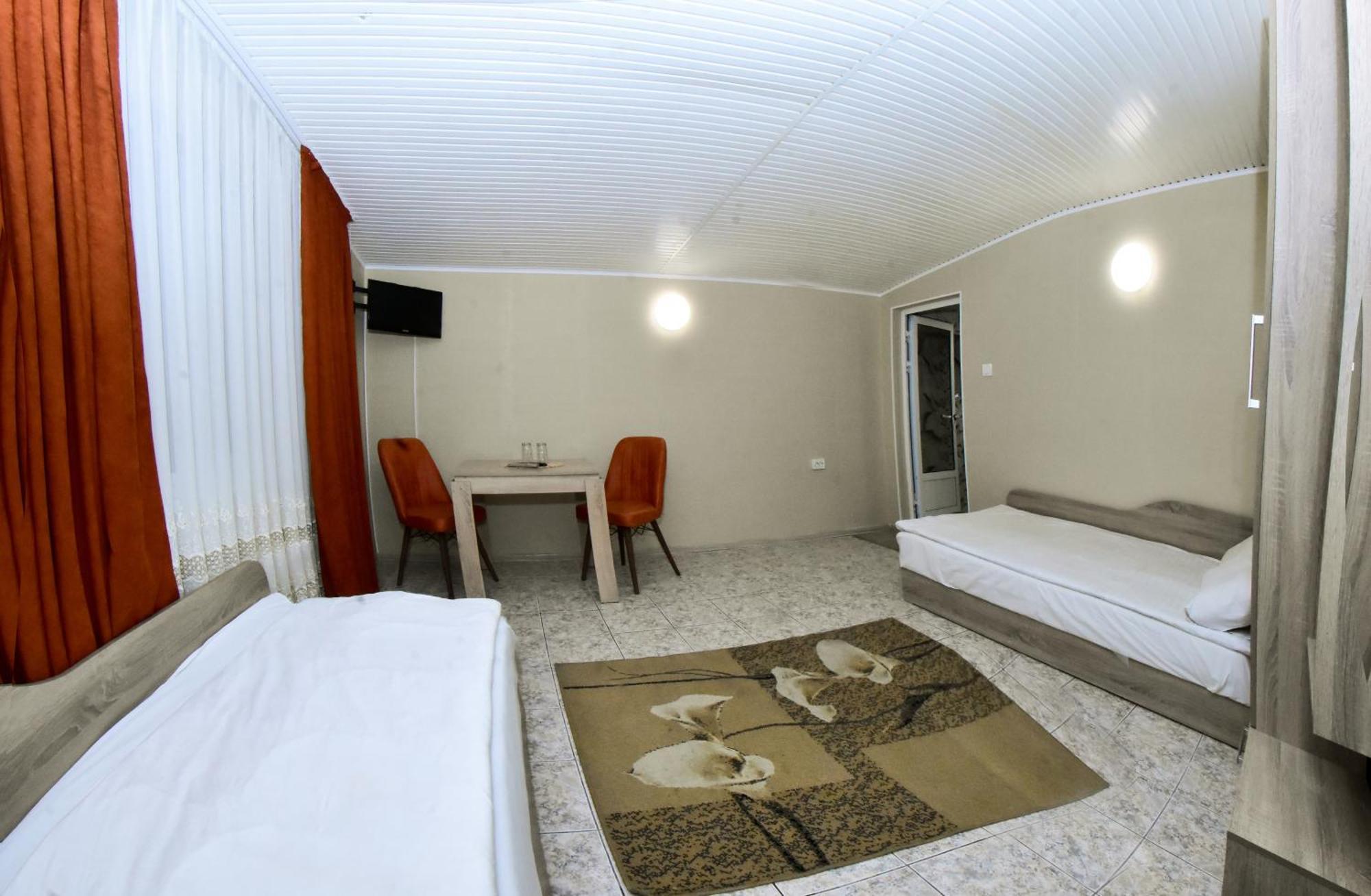 וראצה Hotel Rade 1 מראה חיצוני תמונה