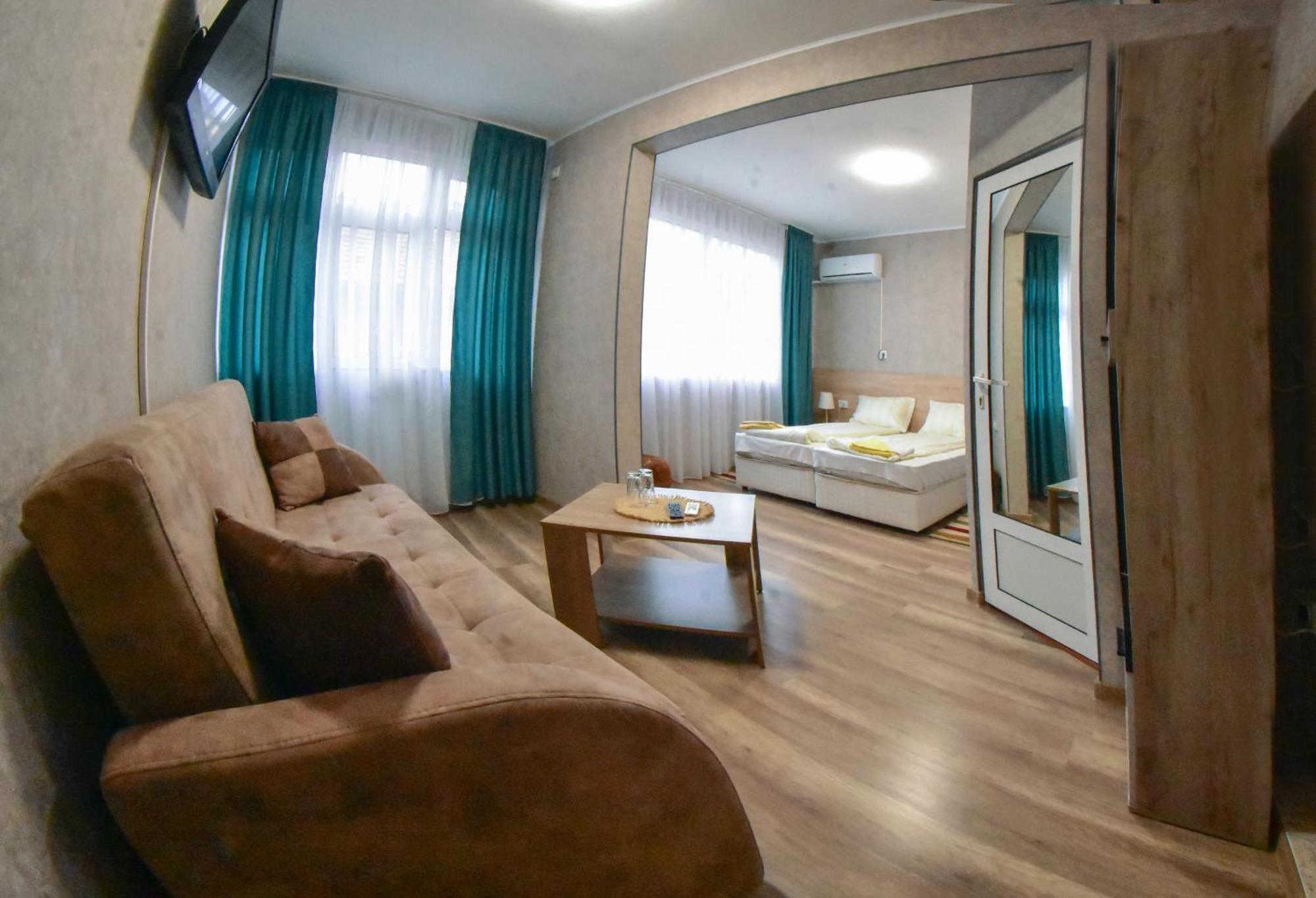 וראצה Hotel Rade 1 מראה חיצוני תמונה