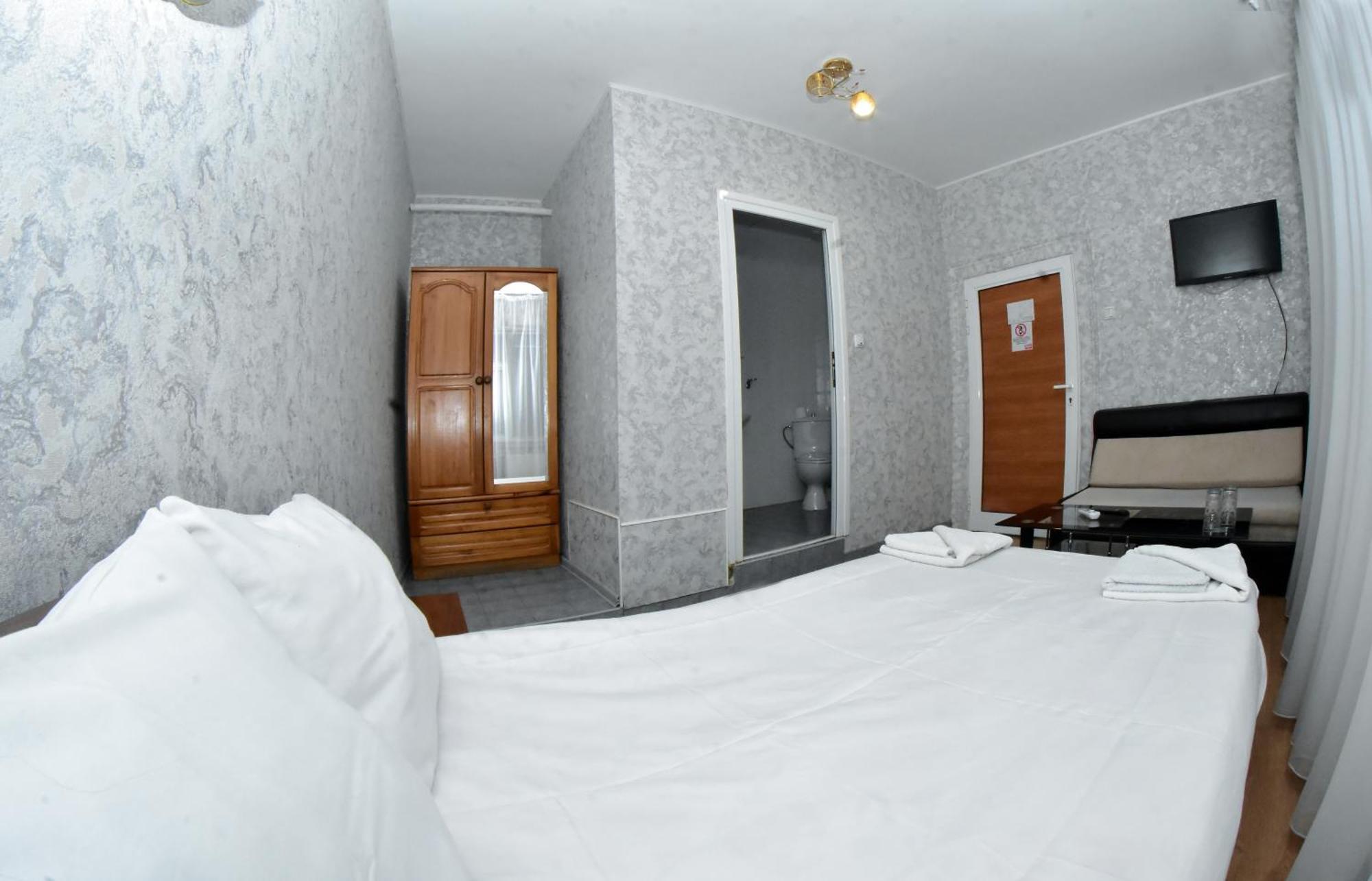 וראצה Hotel Rade 1 מראה חיצוני תמונה